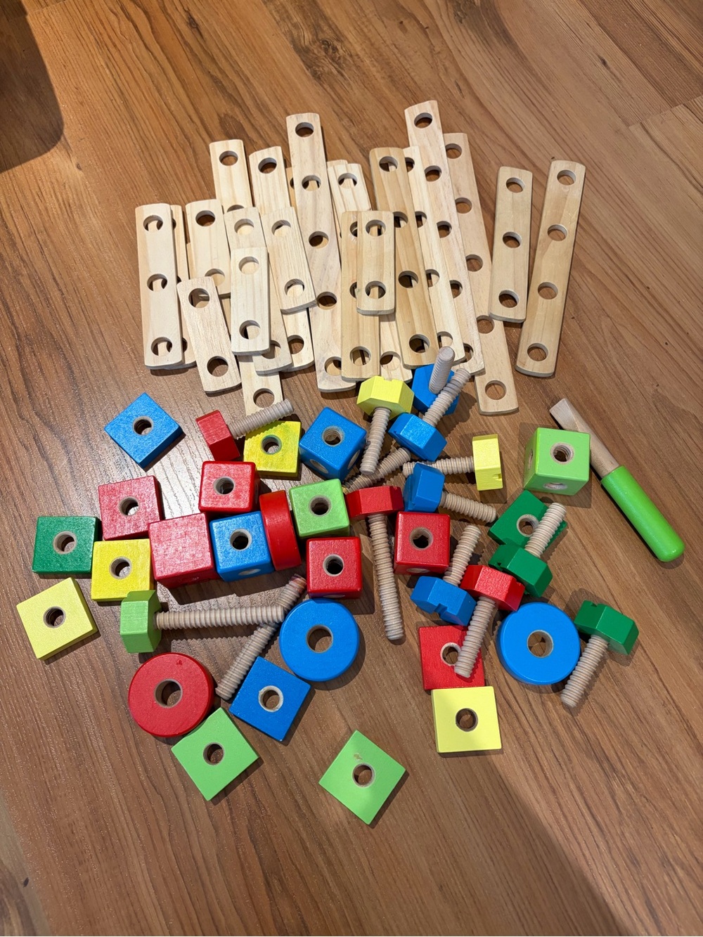 Melissa & Doug Wooden Screw & Bolt Set in Red, Blue, Green, Yellow